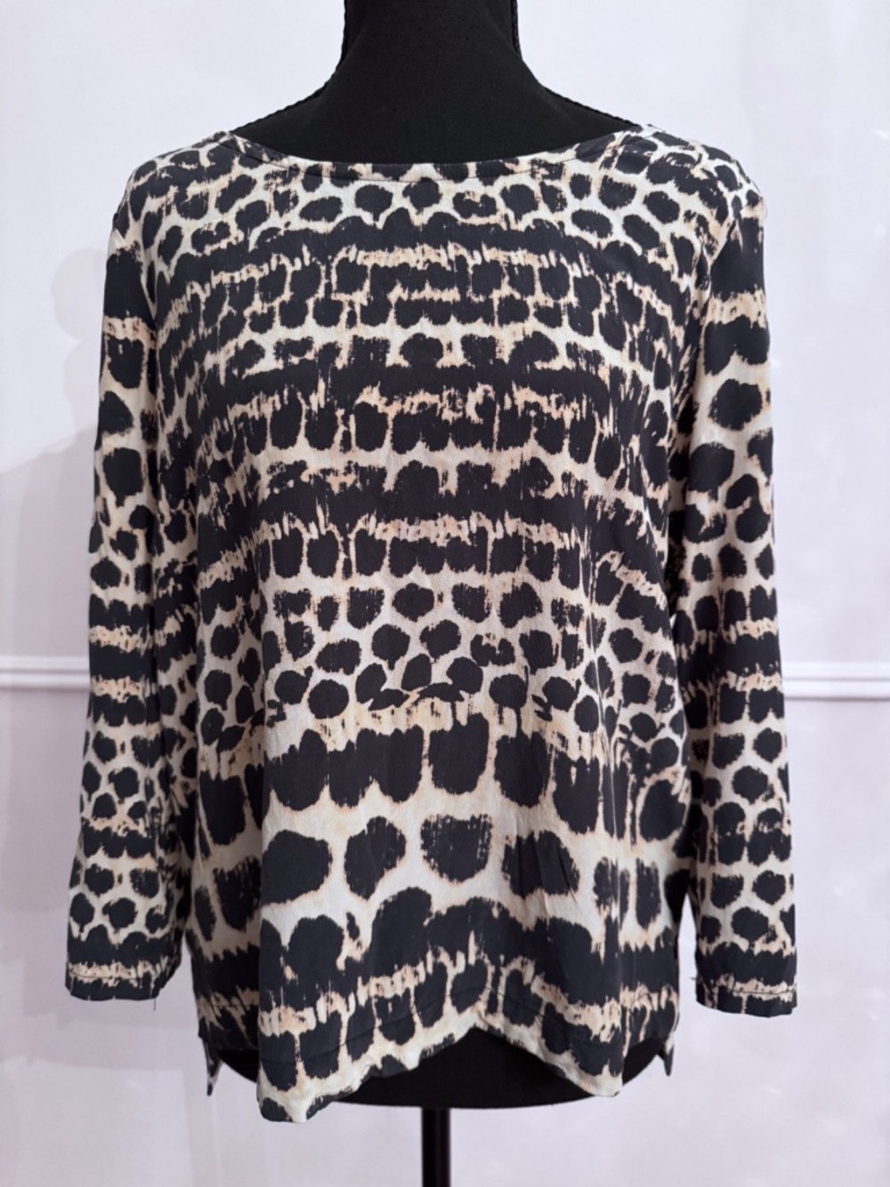 Anthropologie Maeve M Leopard Print 100% Silk Blouse Long Sleeve Back Zip EUC